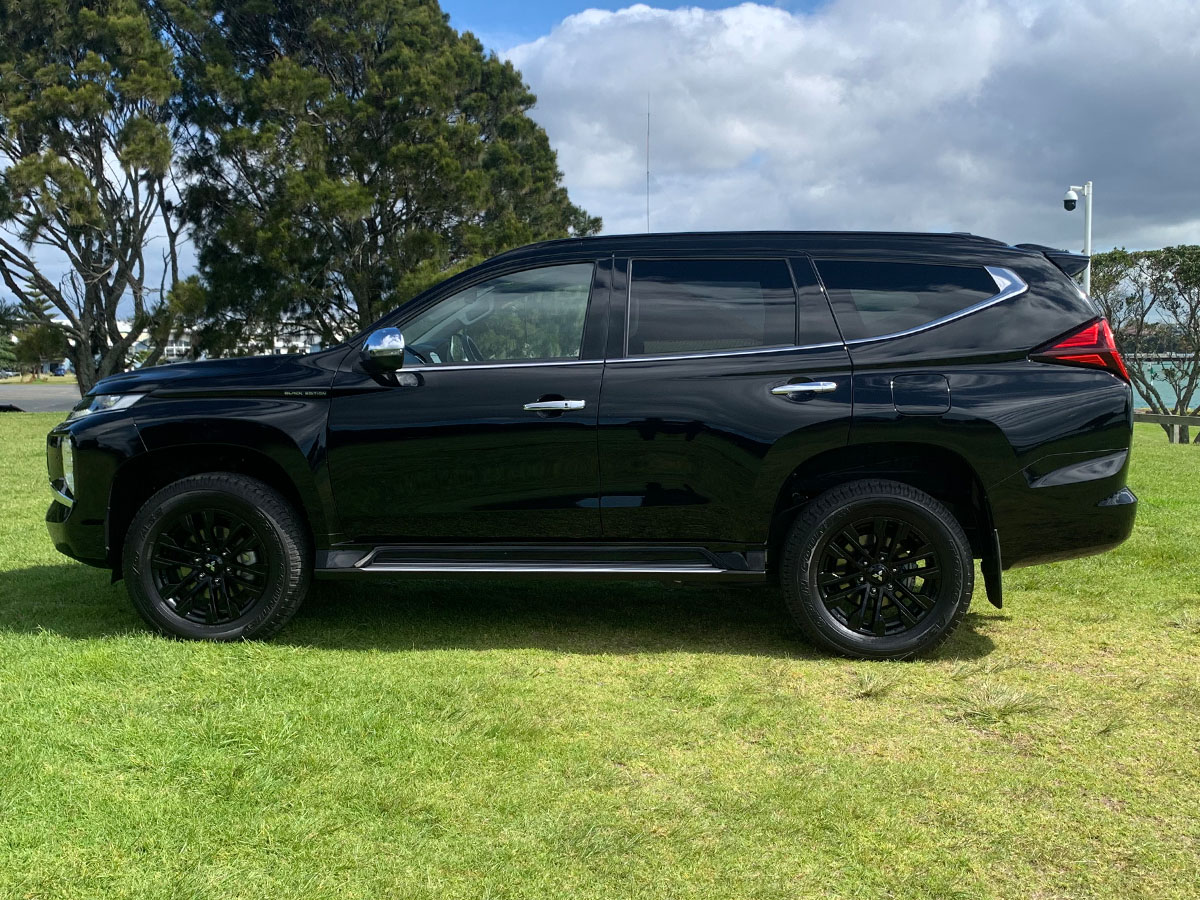 2023 Mitsubishi Pajero Sport VRX Black Edition