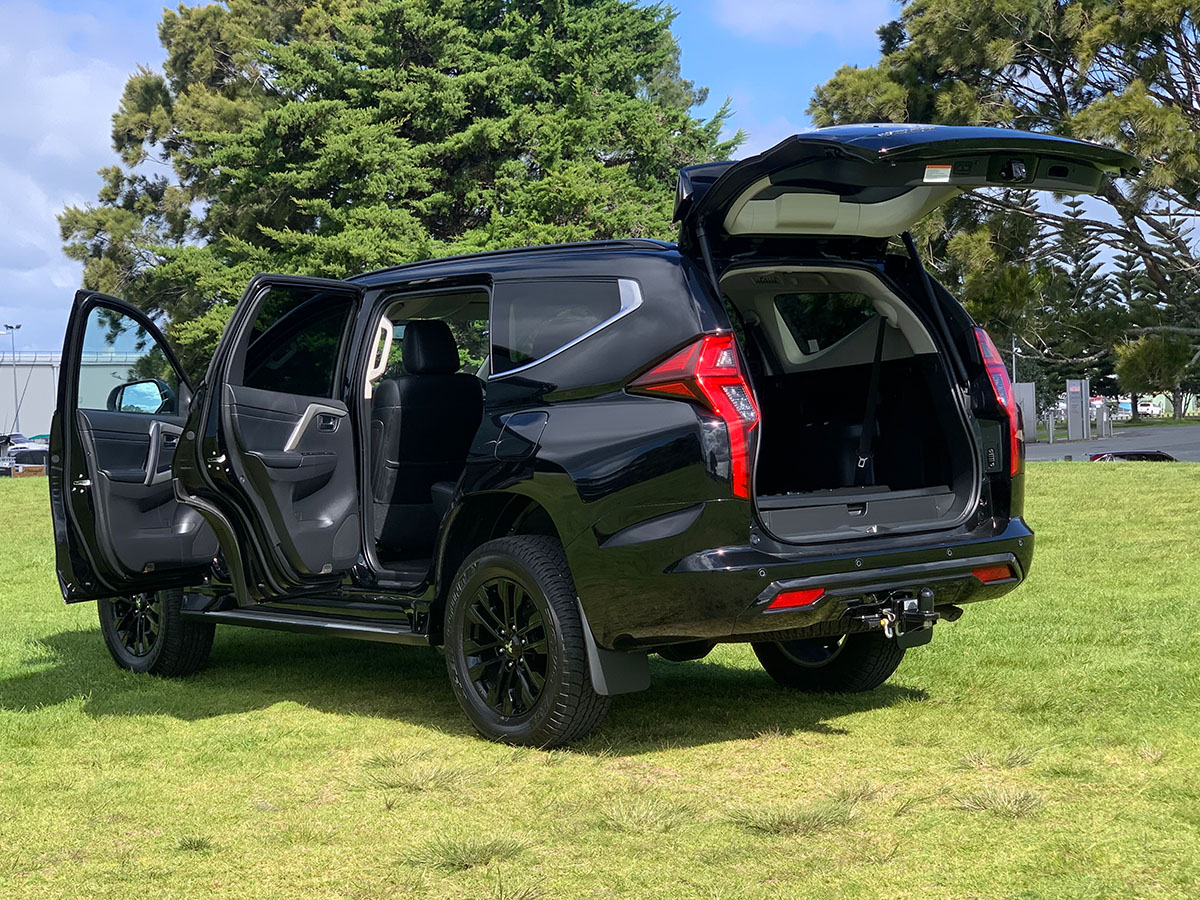 2023 Mitsubishi Pajero Sport VRX Black Edition