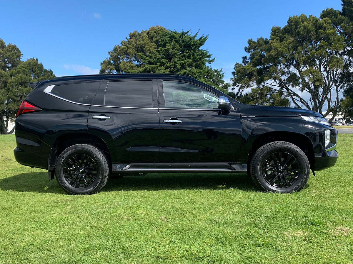 2023 Mitsubishi Pajero Sport VRX Black Edition