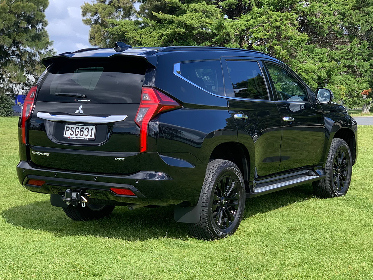 2023 Mitsubishi Pajero Sport VRX Black Edition