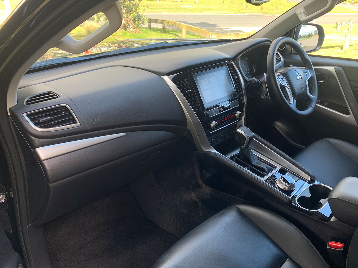 2023 Mitsubishi Pajero Sport VRX Black Edition