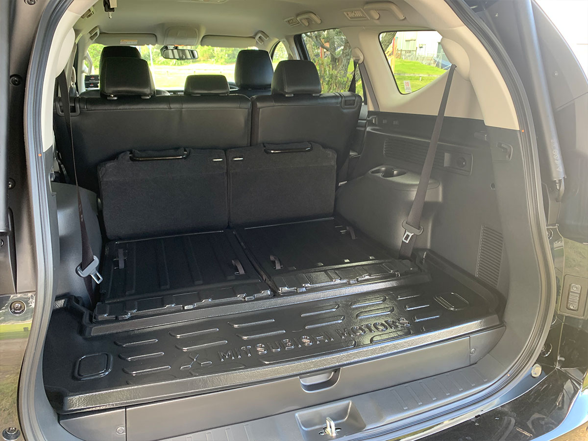 2023 Mitsubishi Pajero Sport VRX Black Edition