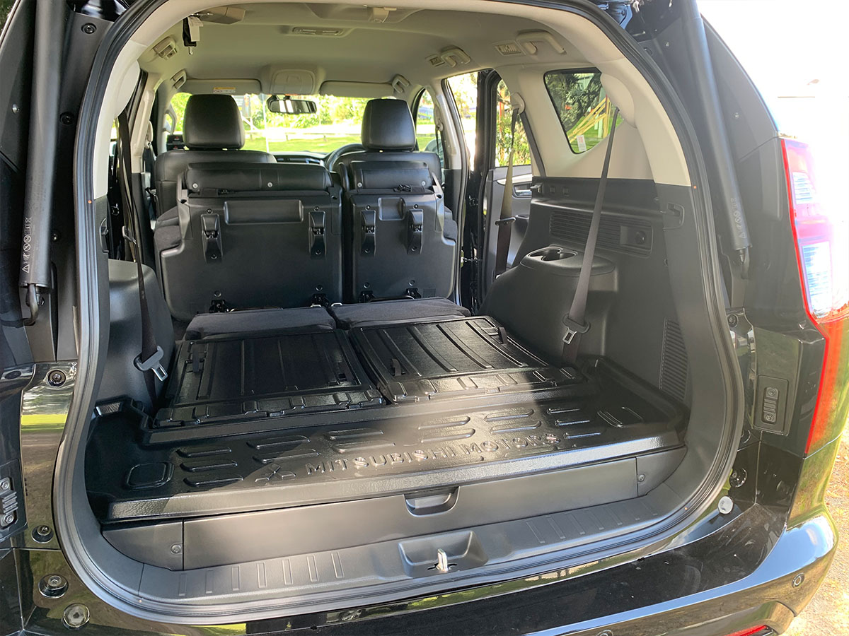 2023 Mitsubishi Pajero Sport VRX Black Edition