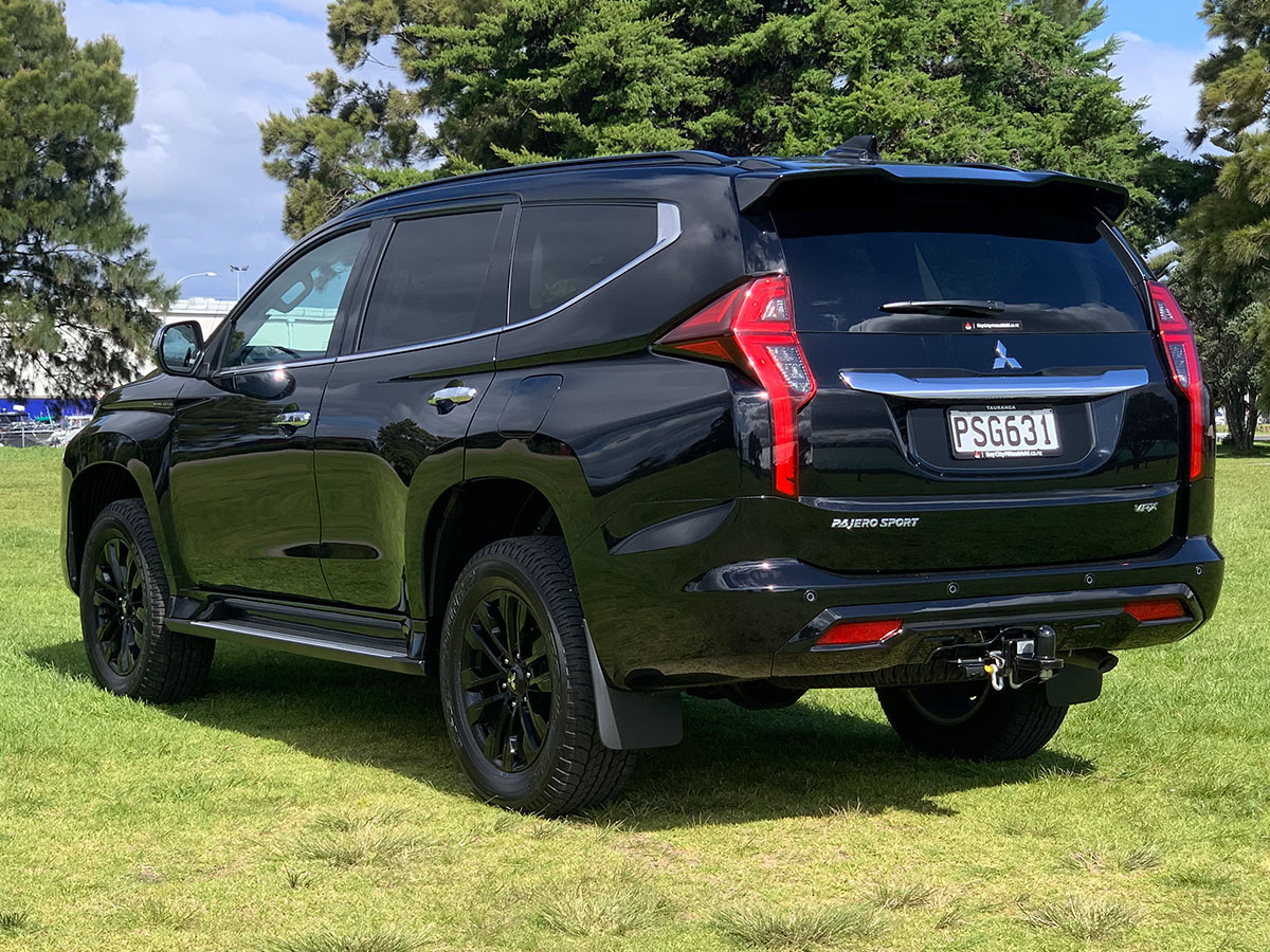 2023 Mitsubishi Pajero Sport VRX Black Edition