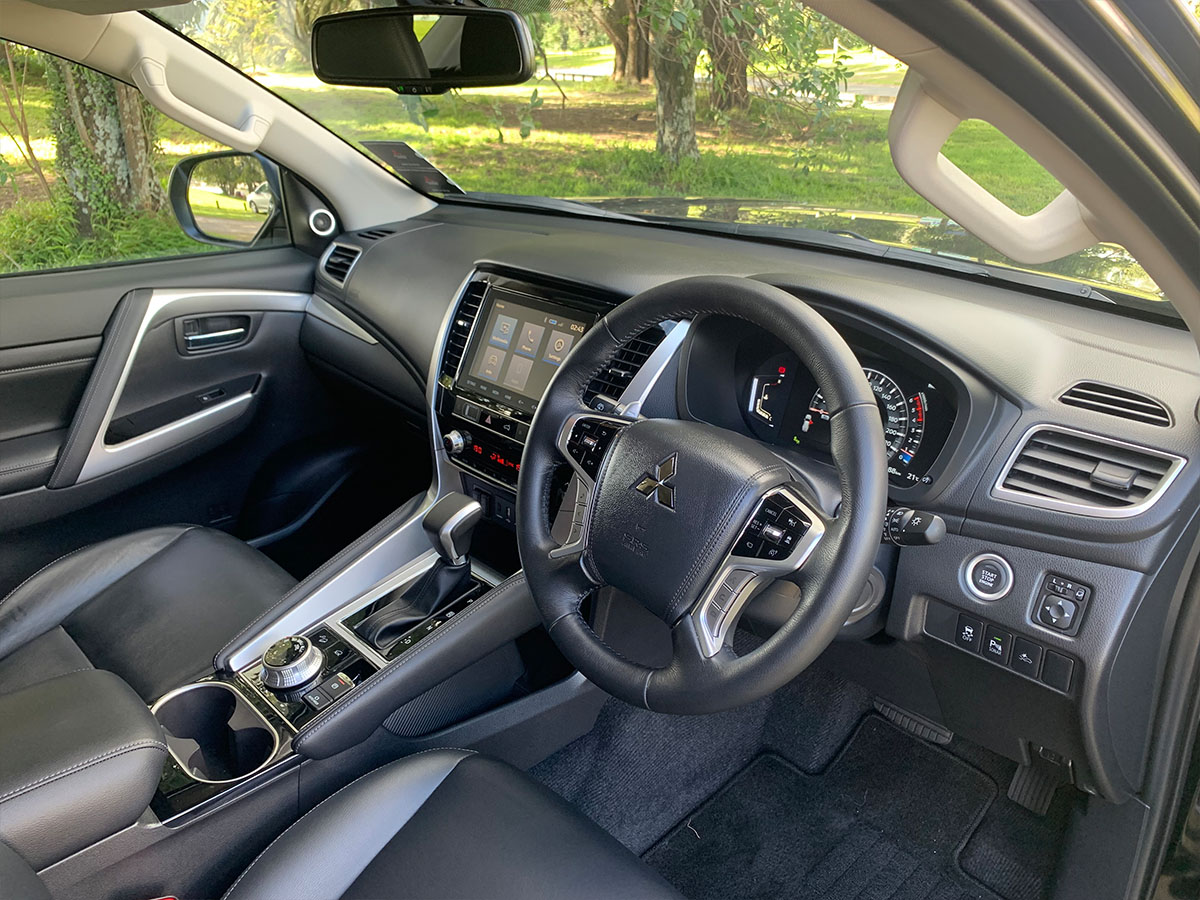 2023 Mitsubishi Pajero Sport VRX Black Edition