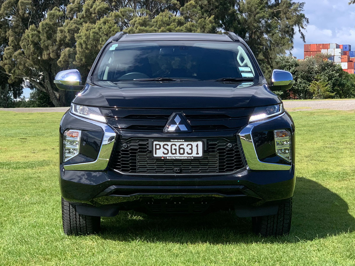 2023 Mitsubishi Pajero Sport VRX Black Edition
