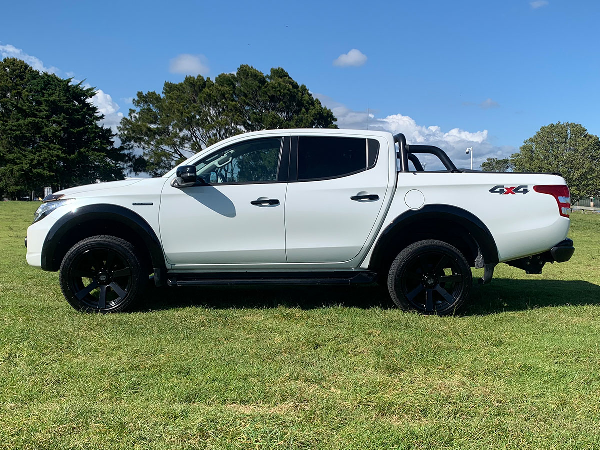 2018 Mitsubishi Triton GLSB 2.4L Diesel Turbo 4WD Black Edition