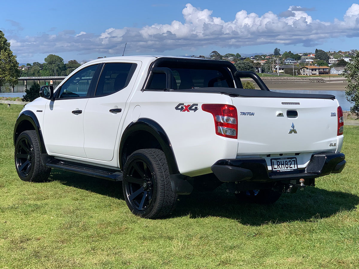 2018 Mitsubishi Triton GLSB 2.4L Diesel Turbo 4WD Black Edition