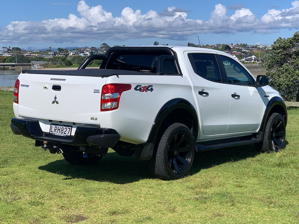 2018 Mitsubishi Triton GLSB 2.4L Diesel Turbo 4WD Black Edition