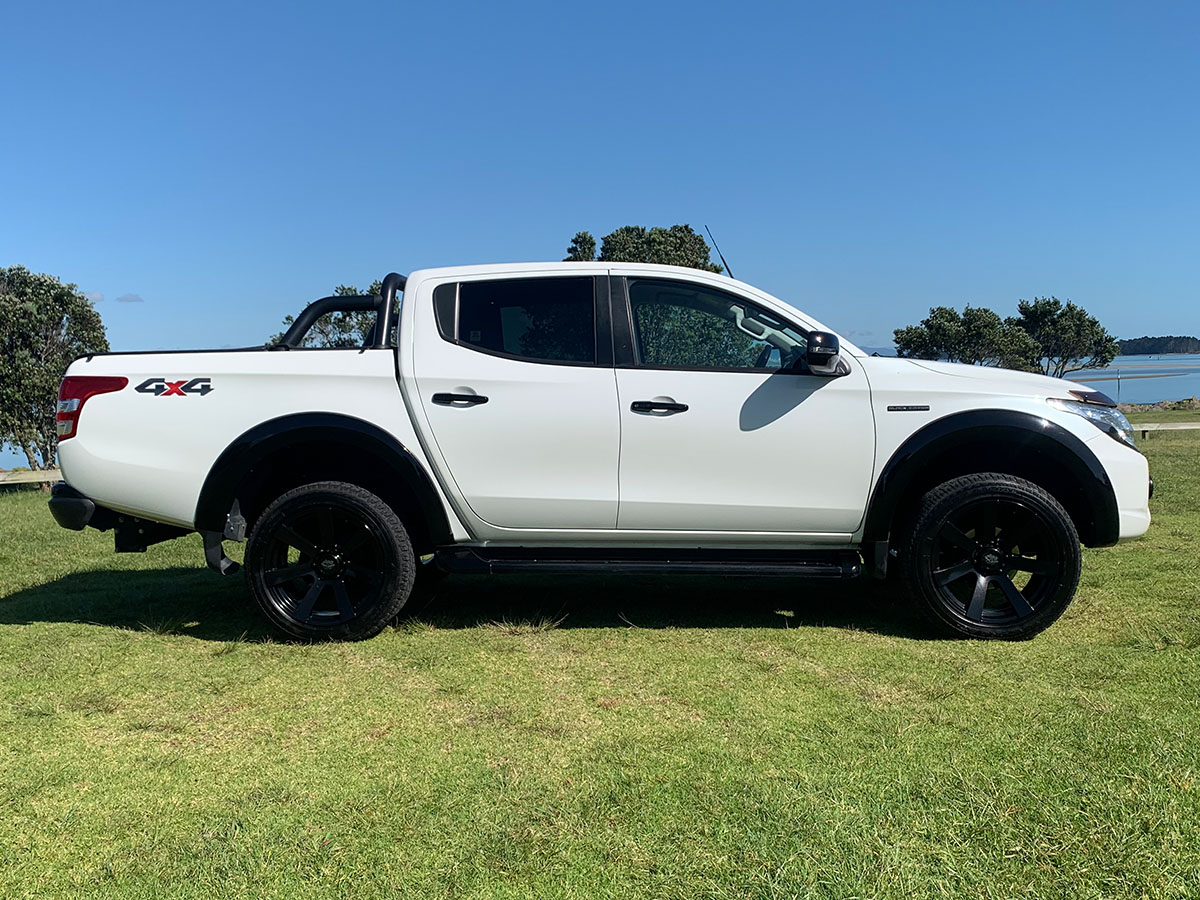 2018 Mitsubishi Triton GLSB 2.4L Diesel Turbo 4WD Black Edition