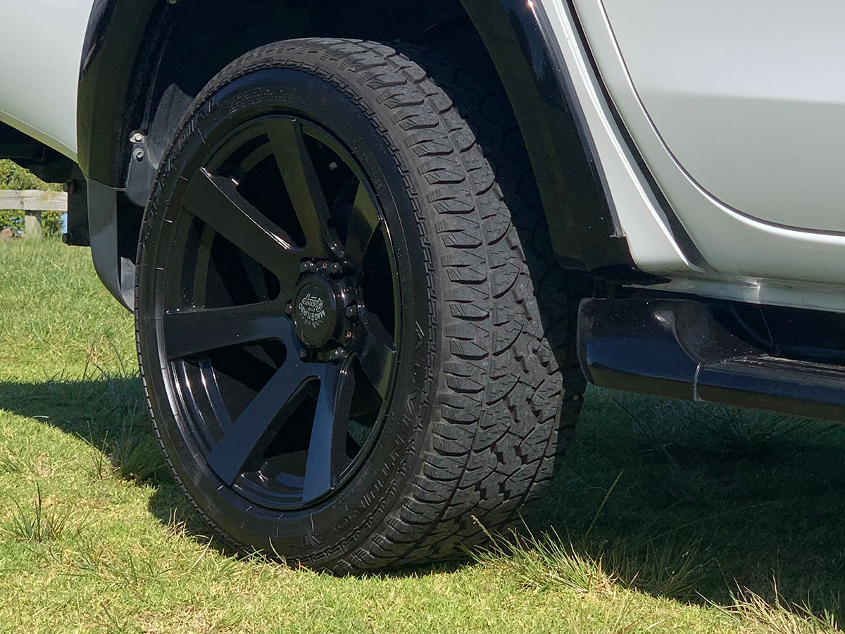 2018 Mitsubishi Triton GLSB 2.4L Diesel Turbo 4WD Black Edition