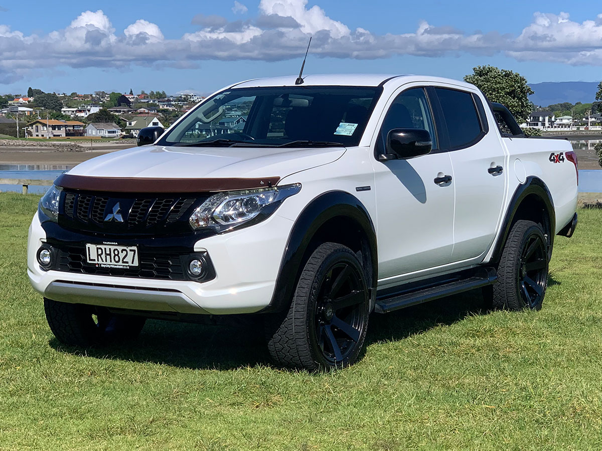 2018 Mitsubishi Triton GLSB 2.4L Diesel Turbo 4WD Black Edition