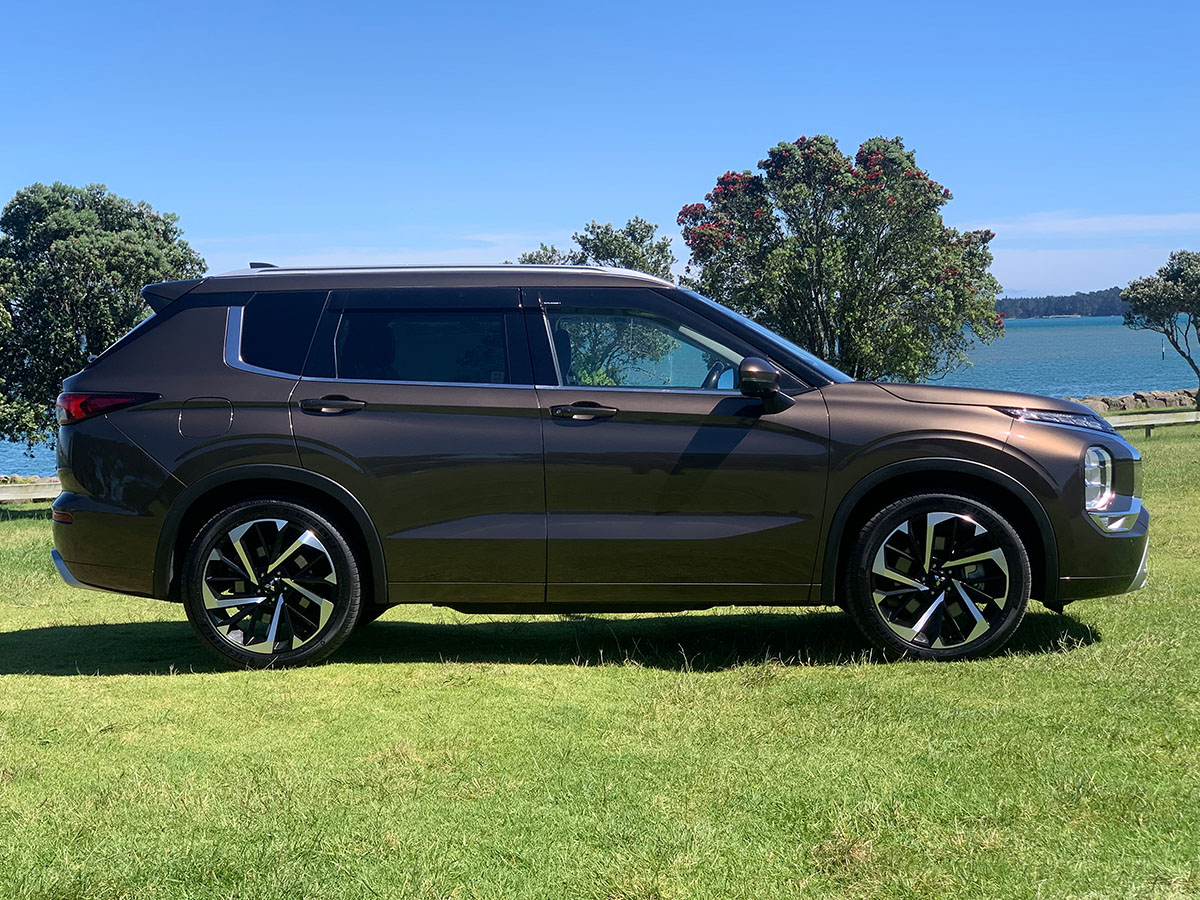2022 Mitsubishi Outlander VRX 2WD 7 Seater 2.5L Petrol Auto