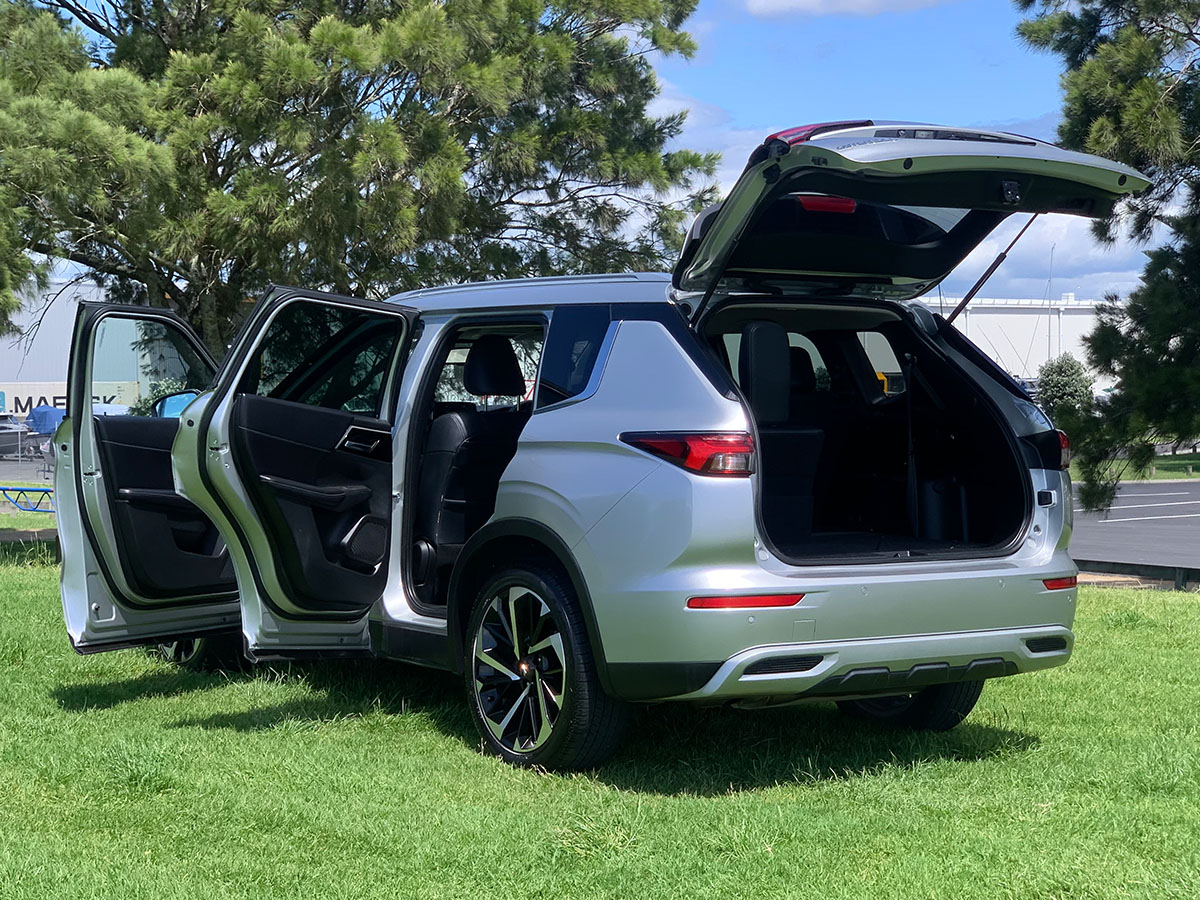 2022 Mitsubishi Outlander XLS 4WD 7 Seater 2.5L Petrol