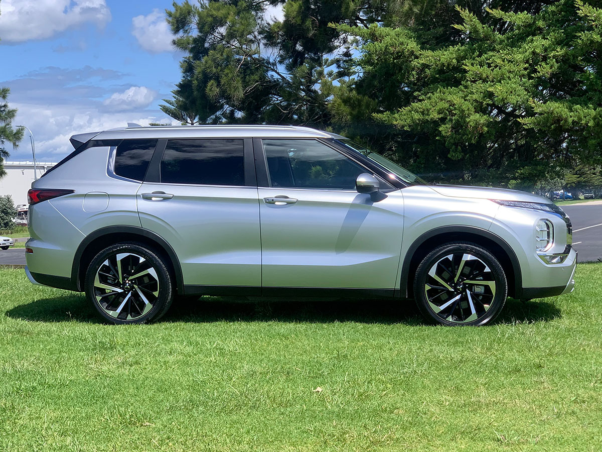 2022 Mitsubishi Outlander XLS 4WD 7 Seater 2.5L Petrol