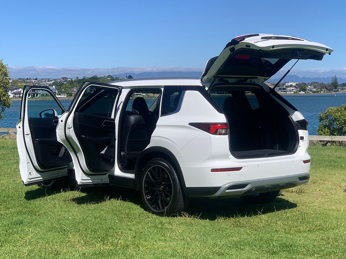 2022 Mitsubishi Outlander XLS 2WD 7 Seater 2.5L Petrol