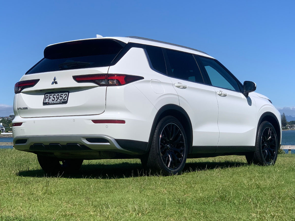 2022 Mitsubishi Outlander XLS 2WD 7 Seater 2.5L Petrol