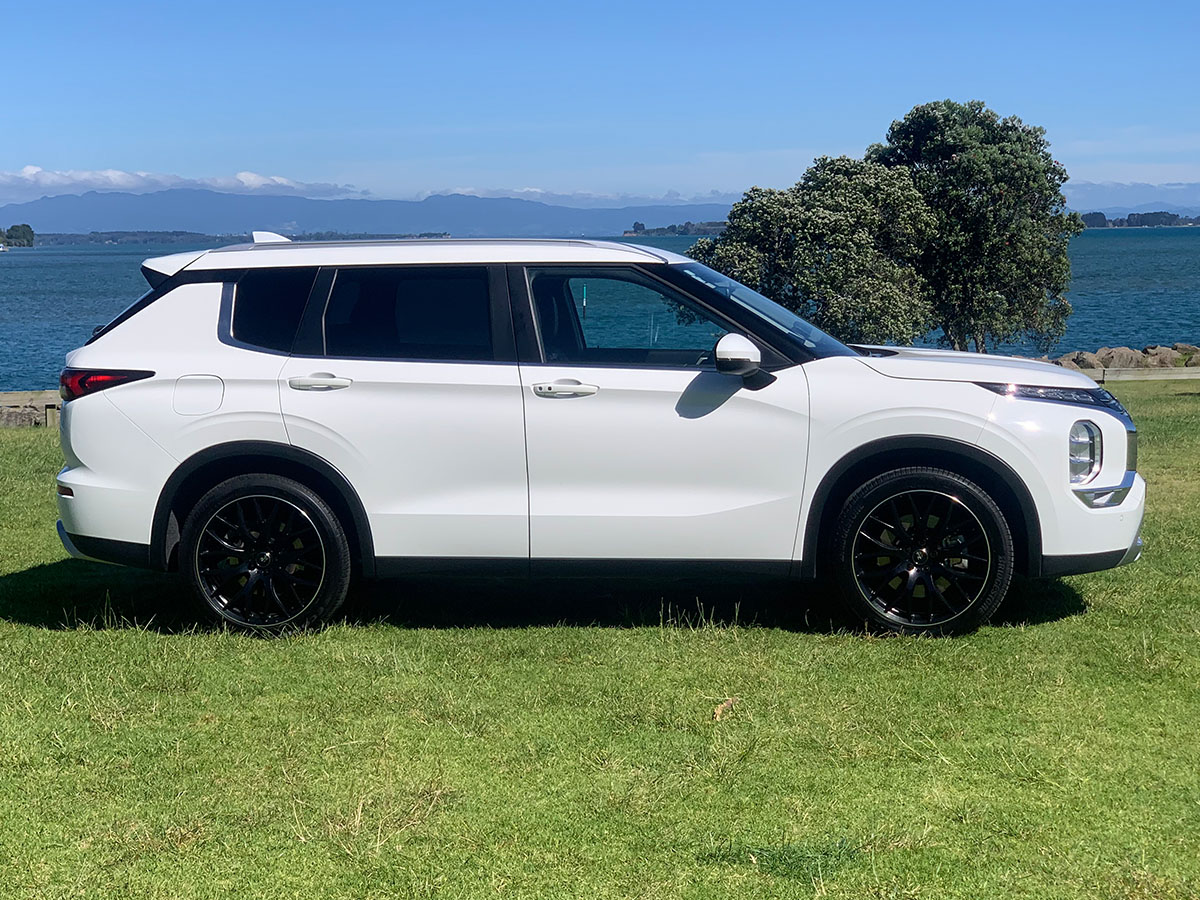 2022 Mitsubishi Outlander XLS 2WD 7 Seater 2.5L Petrol