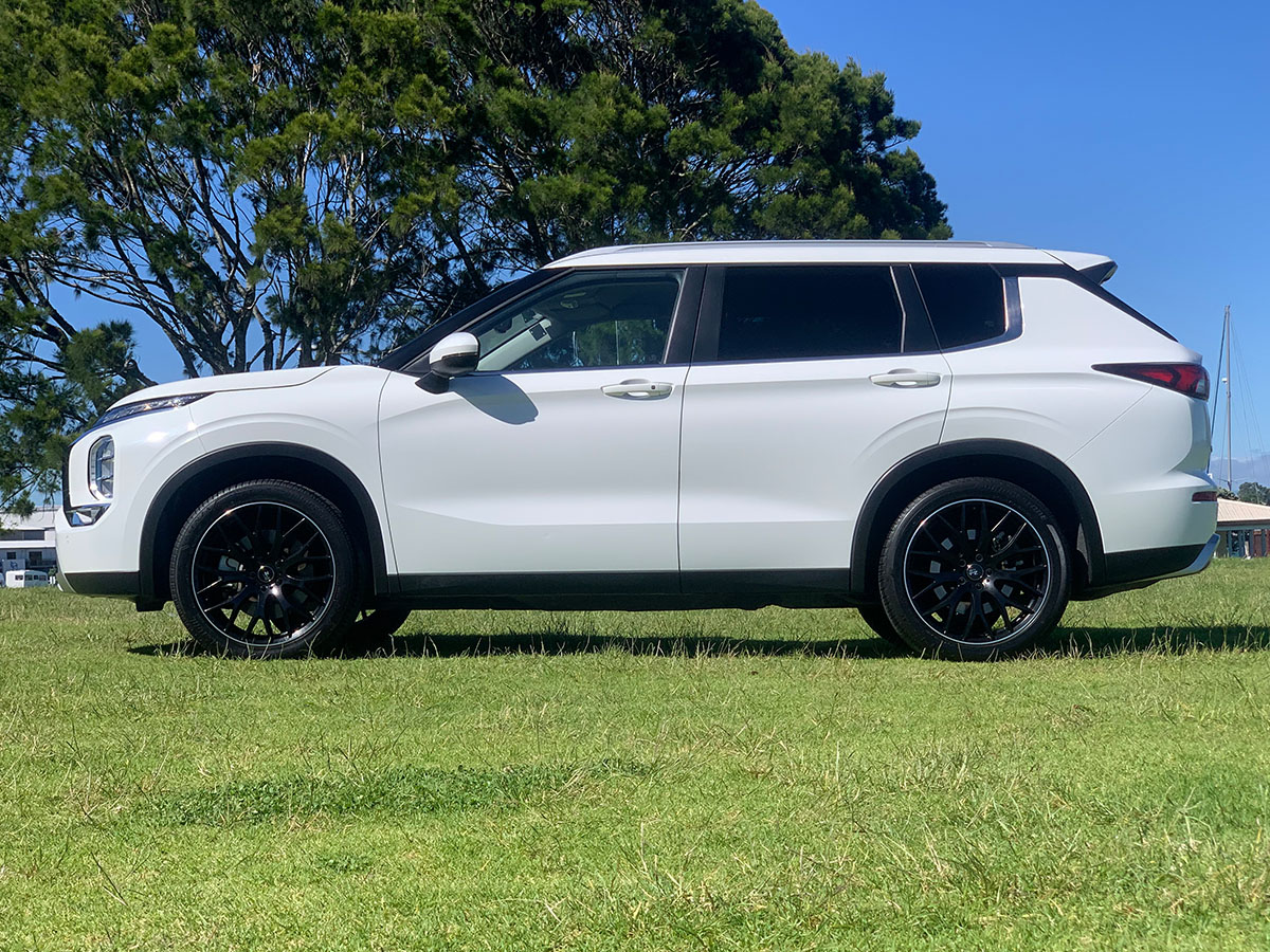 2022 Mitsubishi Outlander XLS 2WD 7 Seater 2.5L Petrol