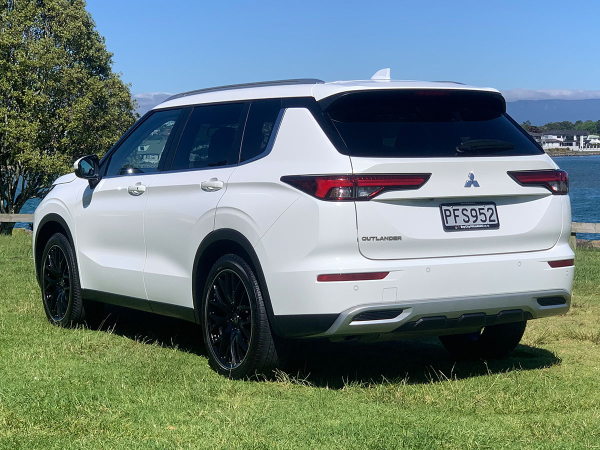 2022 Mitsubishi Outlander XLS 2WD 7 Seater 2.5L Petrol