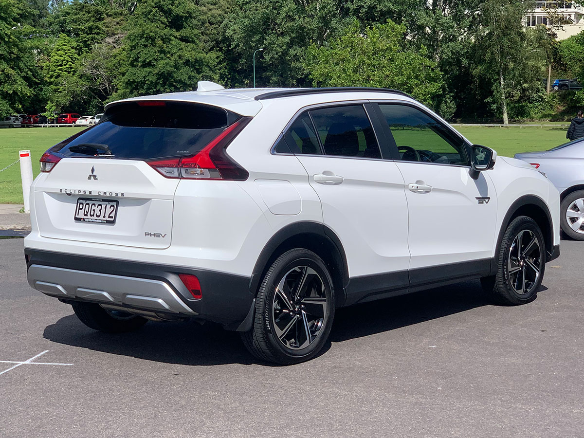 2023 Mitsubishi Eclipse Cross PHEV XLS 4WD Hybrid