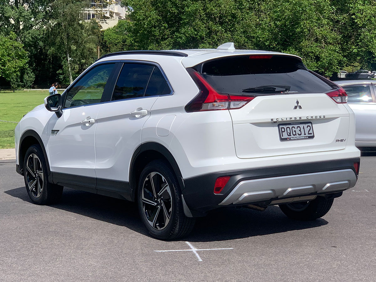 2023 Mitsubishi Eclipse Cross PHEV XLS 4WD Hybrid