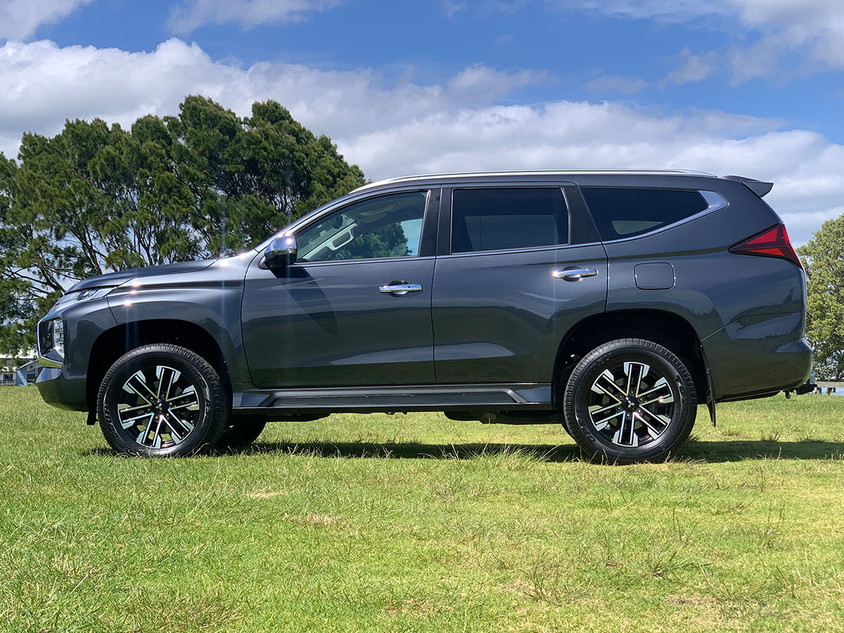 2023 Mitsubishi Pajero Sport VRX