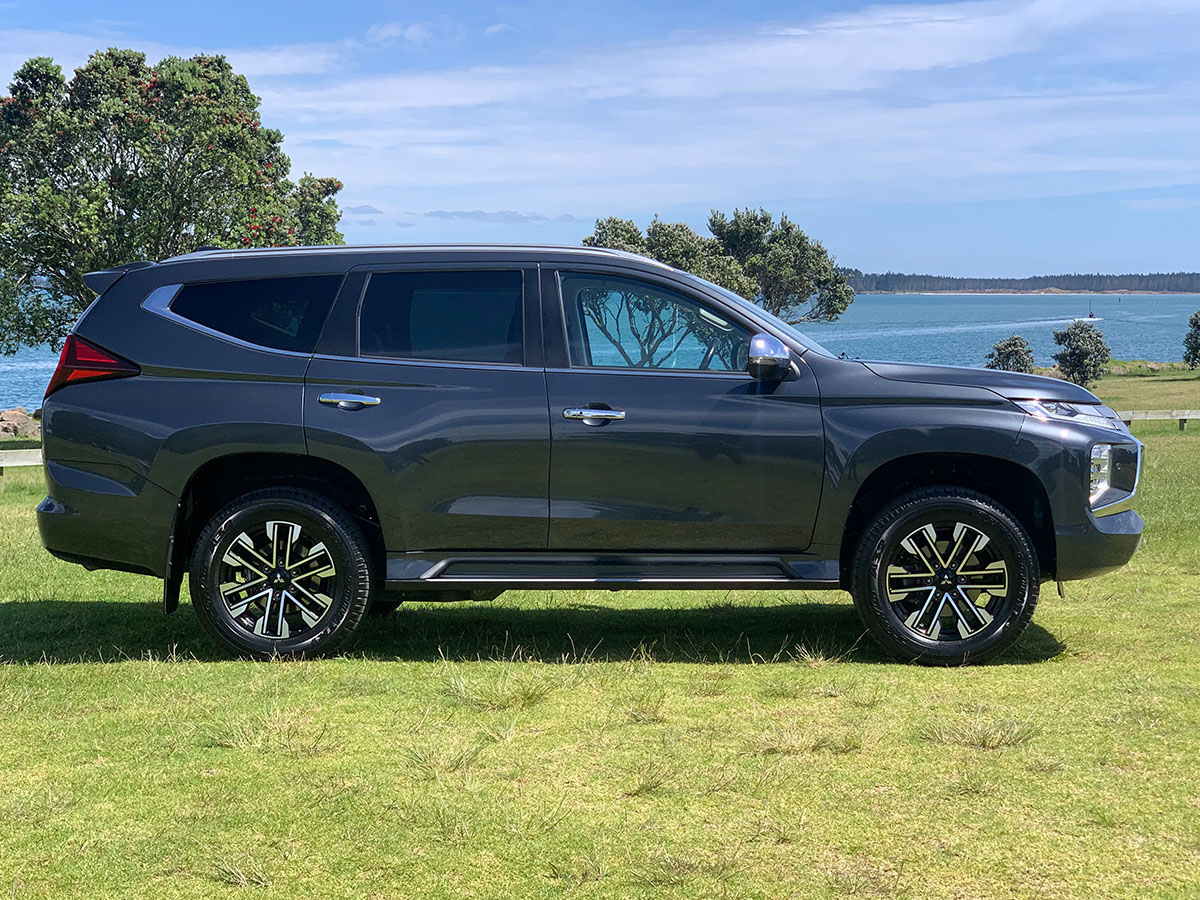 2023 Mitsubishi Pajero Sport VRX