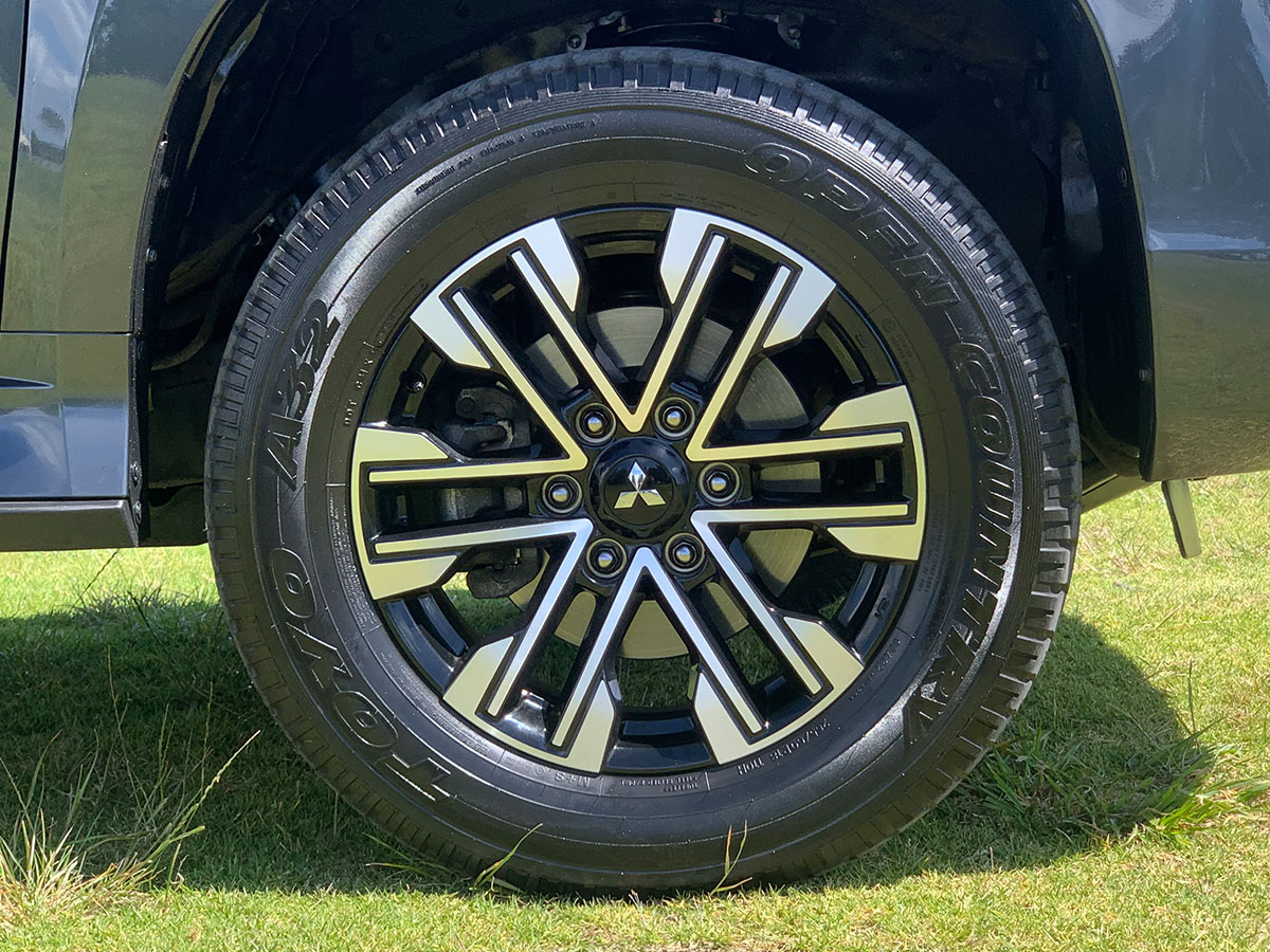 2023 Mitsubishi Pajero Sport VRX