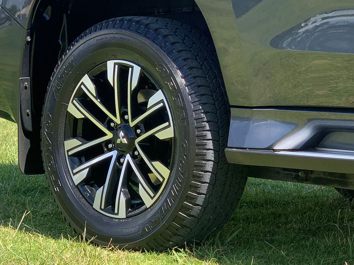 2023 Mitsubishi Pajero Sport VRX