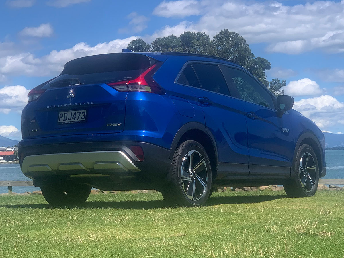 2022 Mitsubishi Eclipse Cross PHEV XLS 4WD HYBRID