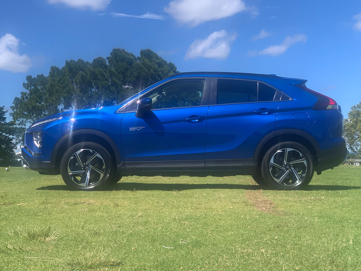 2022 Mitsubishi Eclipse Cross PHEV XLS 4WD HYBRID