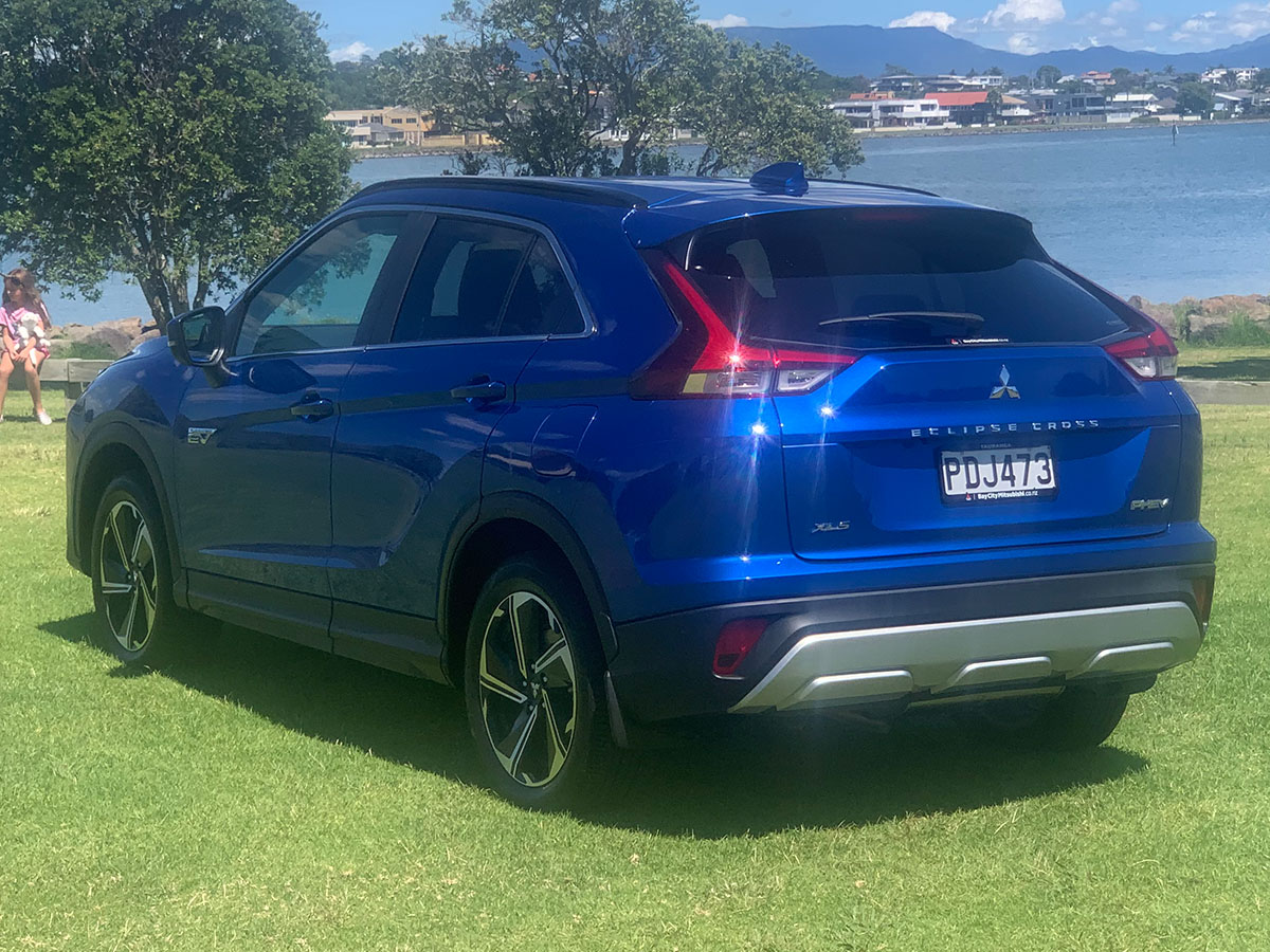 2022 Mitsubishi Eclipse Cross PHEV XLS 4WD HYBRID