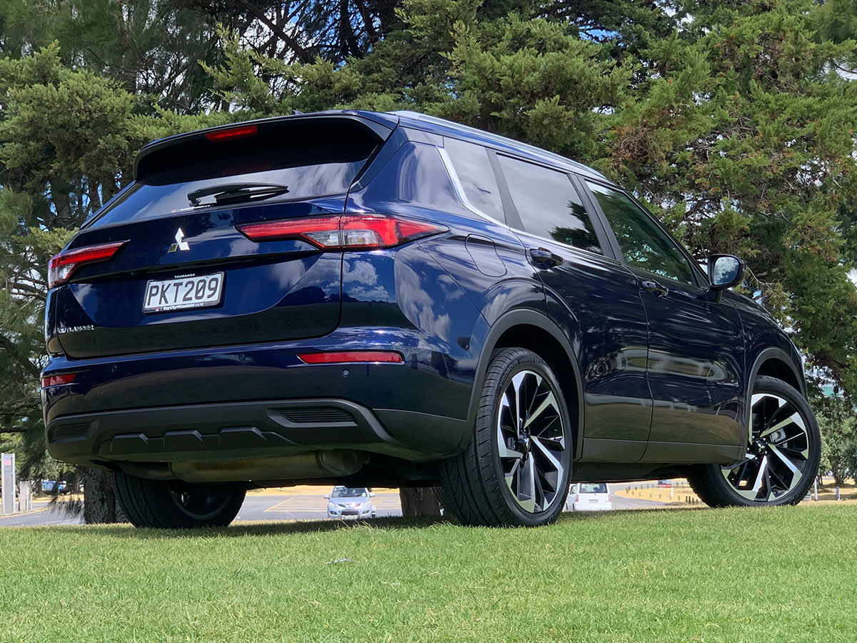 2022 Mitsubishi Outlander XLS 2WD 7 Seater 2.5L Petrol