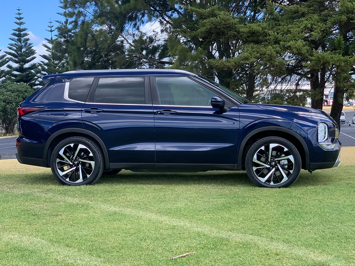 2022 Mitsubishi Outlander XLS 2WD 7 Seater 2.5L Petrol