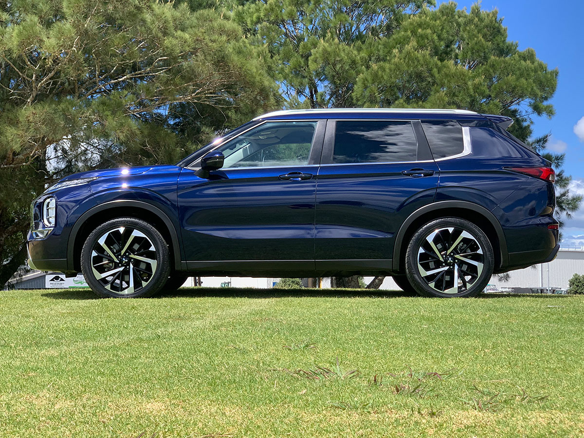 2022 Mitsubishi Outlander XLS 2WD 7 Seater 2.5L Petrol