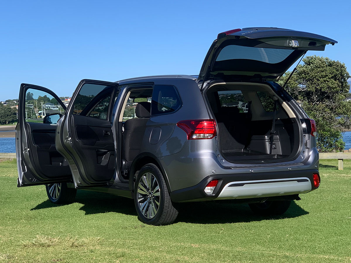 2022 Mitsubishi Outlander LS 2.4L Petrol 7 Seater Automatic