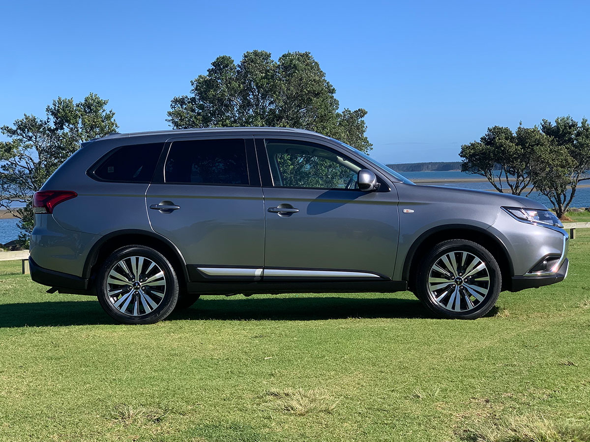 2022 Mitsubishi Outlander LS 2.4L Petrol 7 Seater Automatic