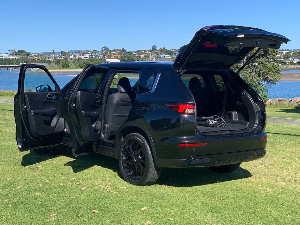 2023 Mitsubishi Outlander PHEV Sport 4WD Hybrid 7 Seater