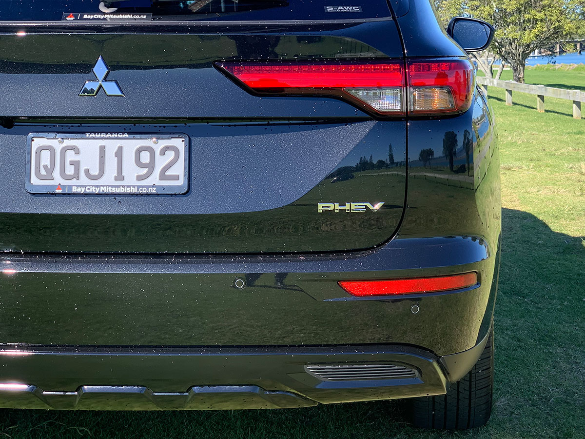 2023 Mitsubishi Outlander PHEV Sport 4WD Hybrid 7 Seater