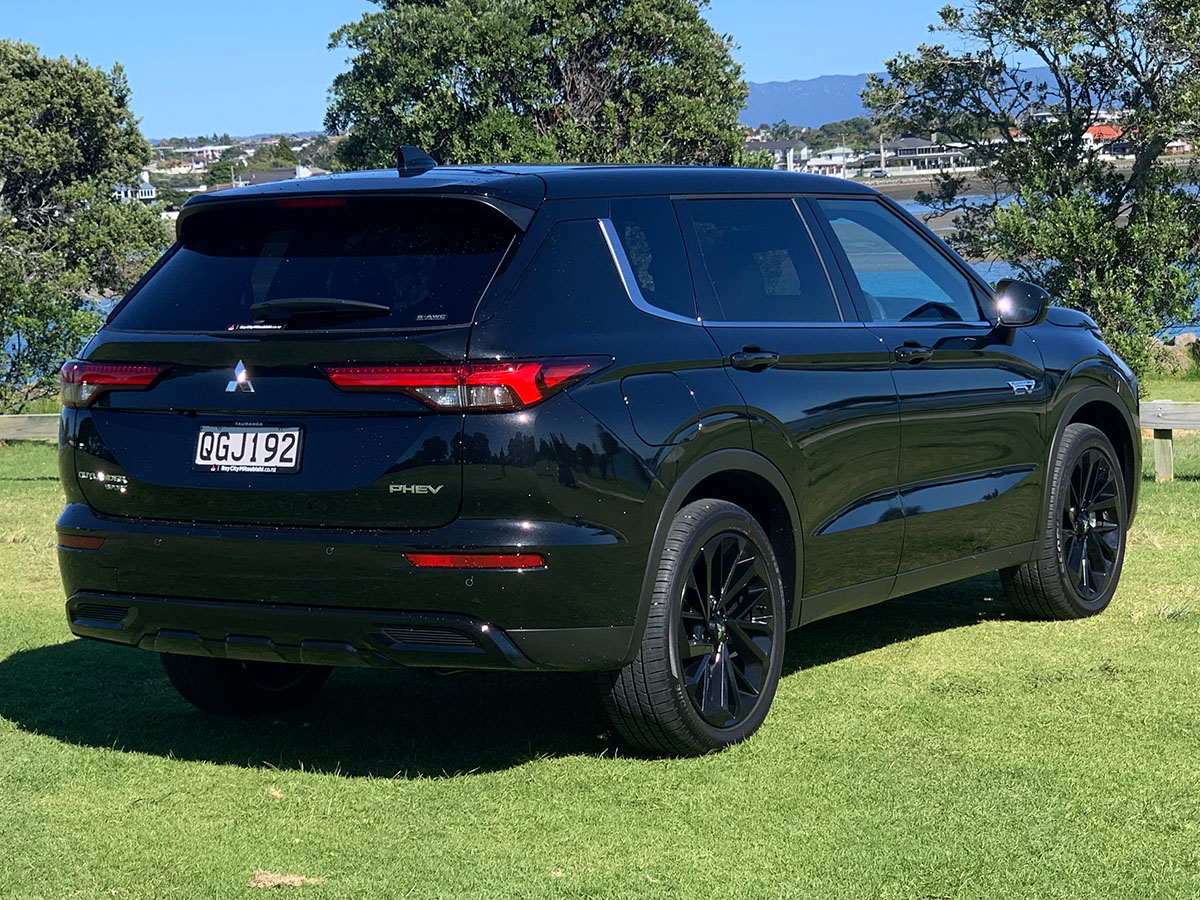 2023 Mitsubishi Outlander PHEV Sport 4WD Hybrid 7 Seater