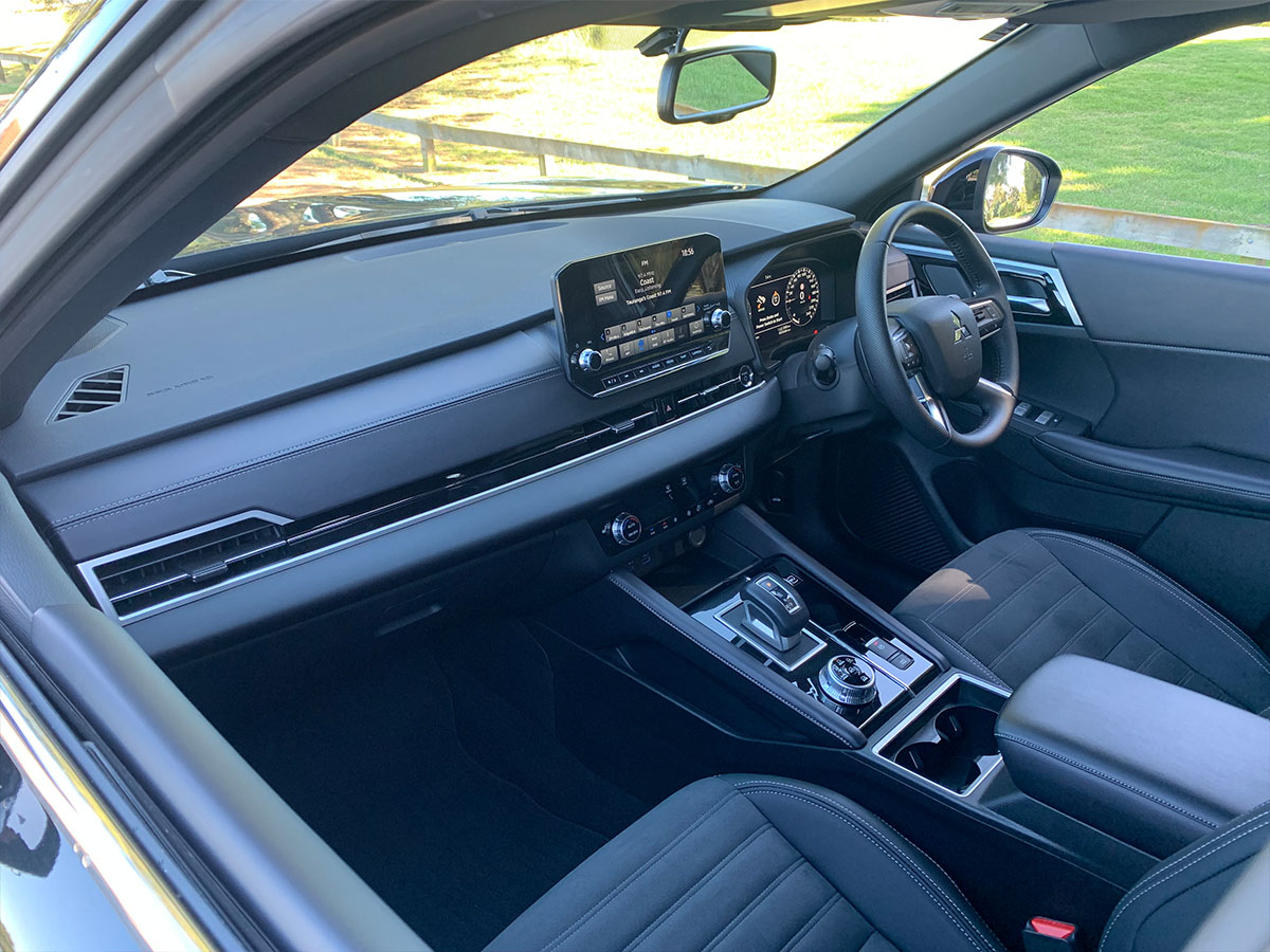 2023 Mitsubishi Outlander PHEV Sport 4WD Hybrid 7 Seater