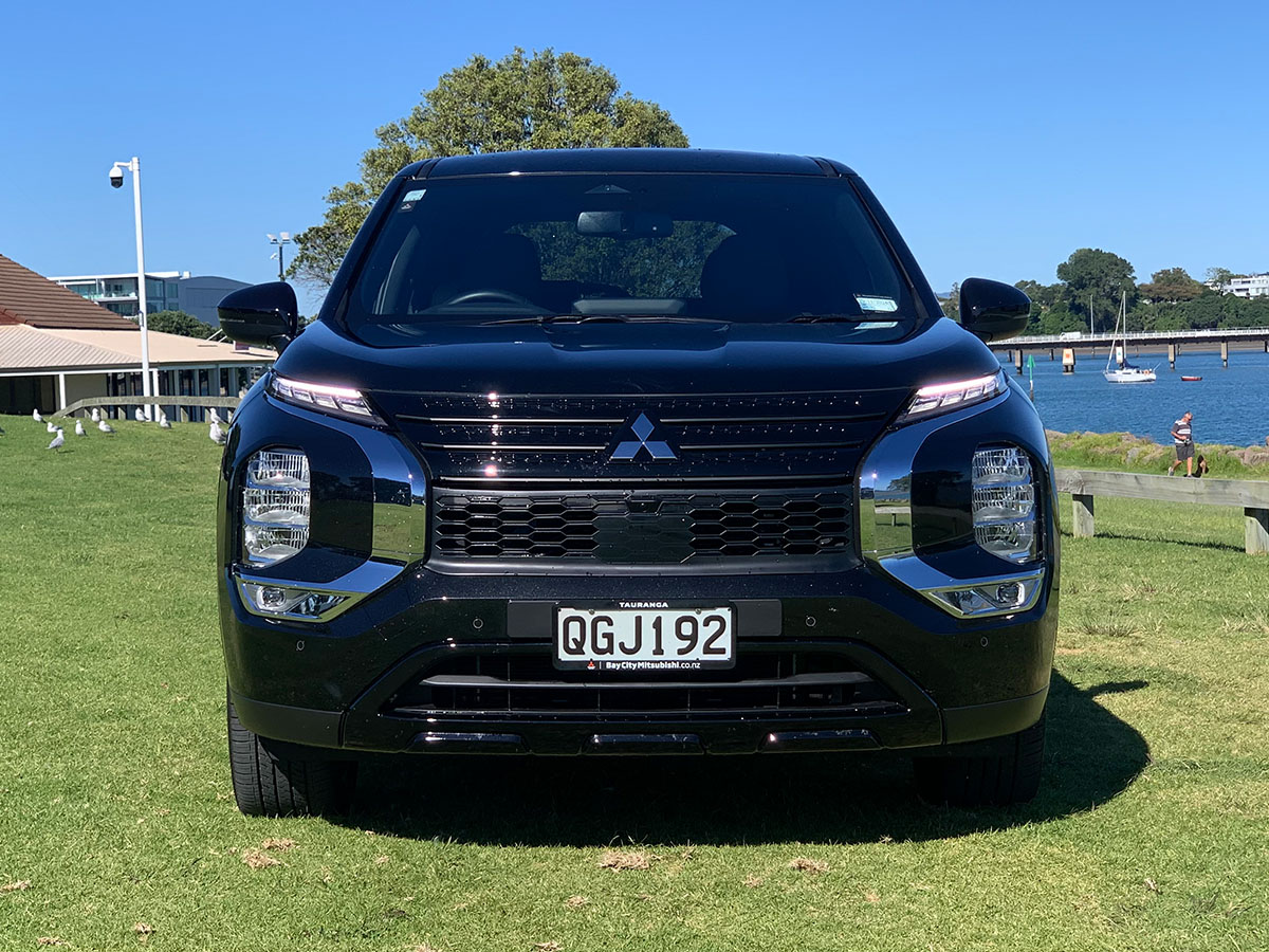 2023 Mitsubishi Outlander PHEV Sport 4WD Hybrid 7 Seater