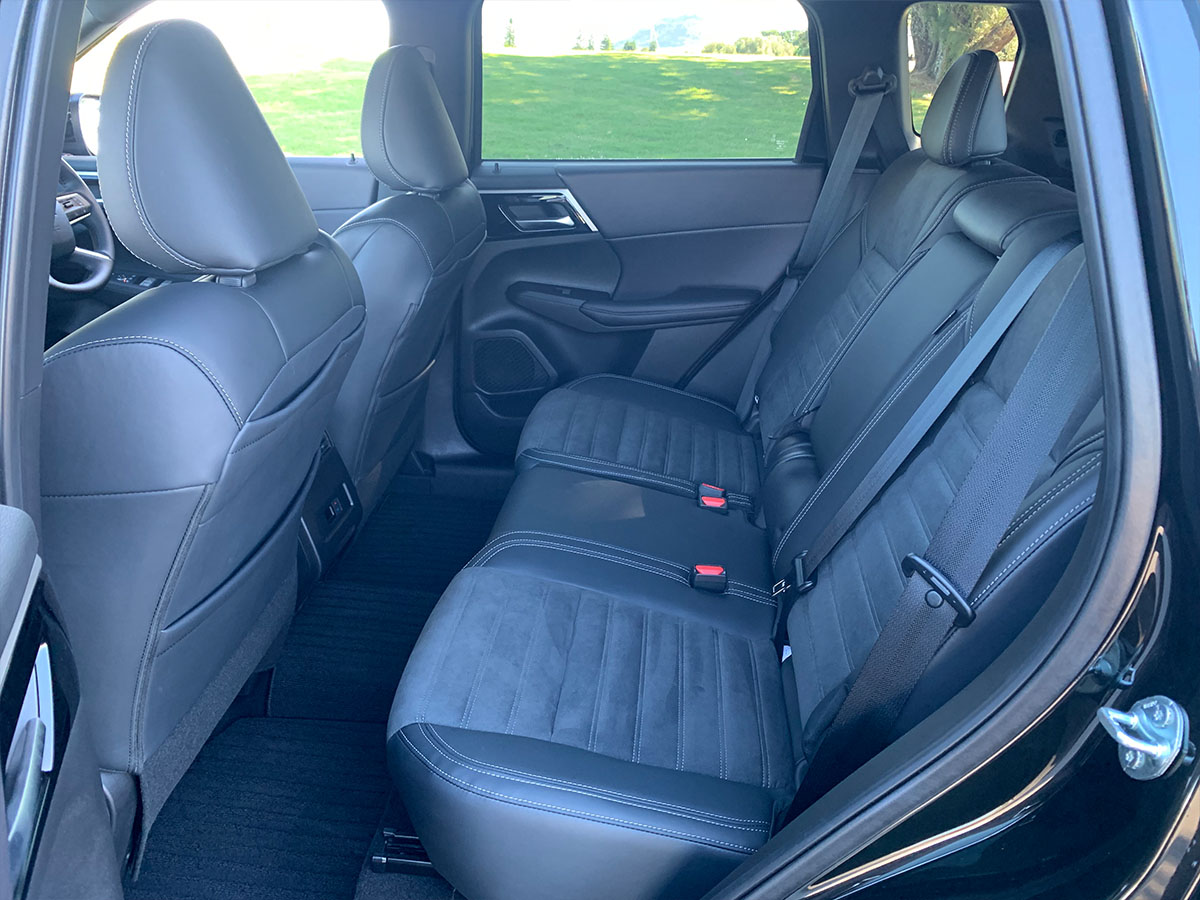 2023 Mitsubishi Outlander PHEV Sport 4WD Hybrid 7 Seater