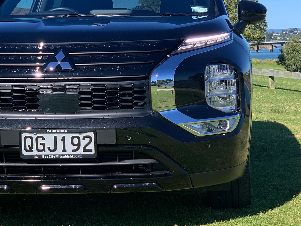 2023 Mitsubishi Outlander PHEV Sport 4WD Hybrid 7 Seater
