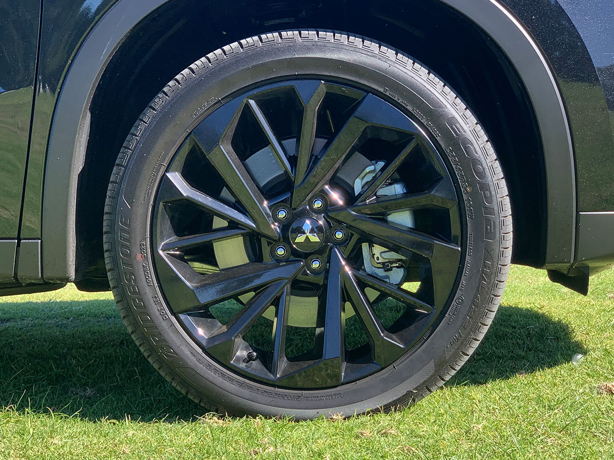 2023 Mitsubishi Outlander PHEV Sport 4WD Hybrid 7 Seater