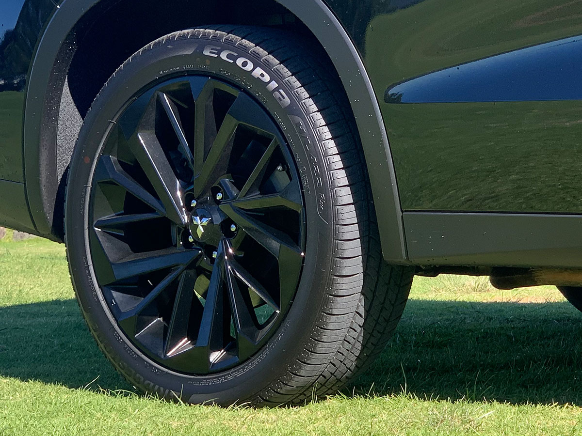 2023 Mitsubishi Outlander PHEV Sport 4WD Hybrid 7 Seater