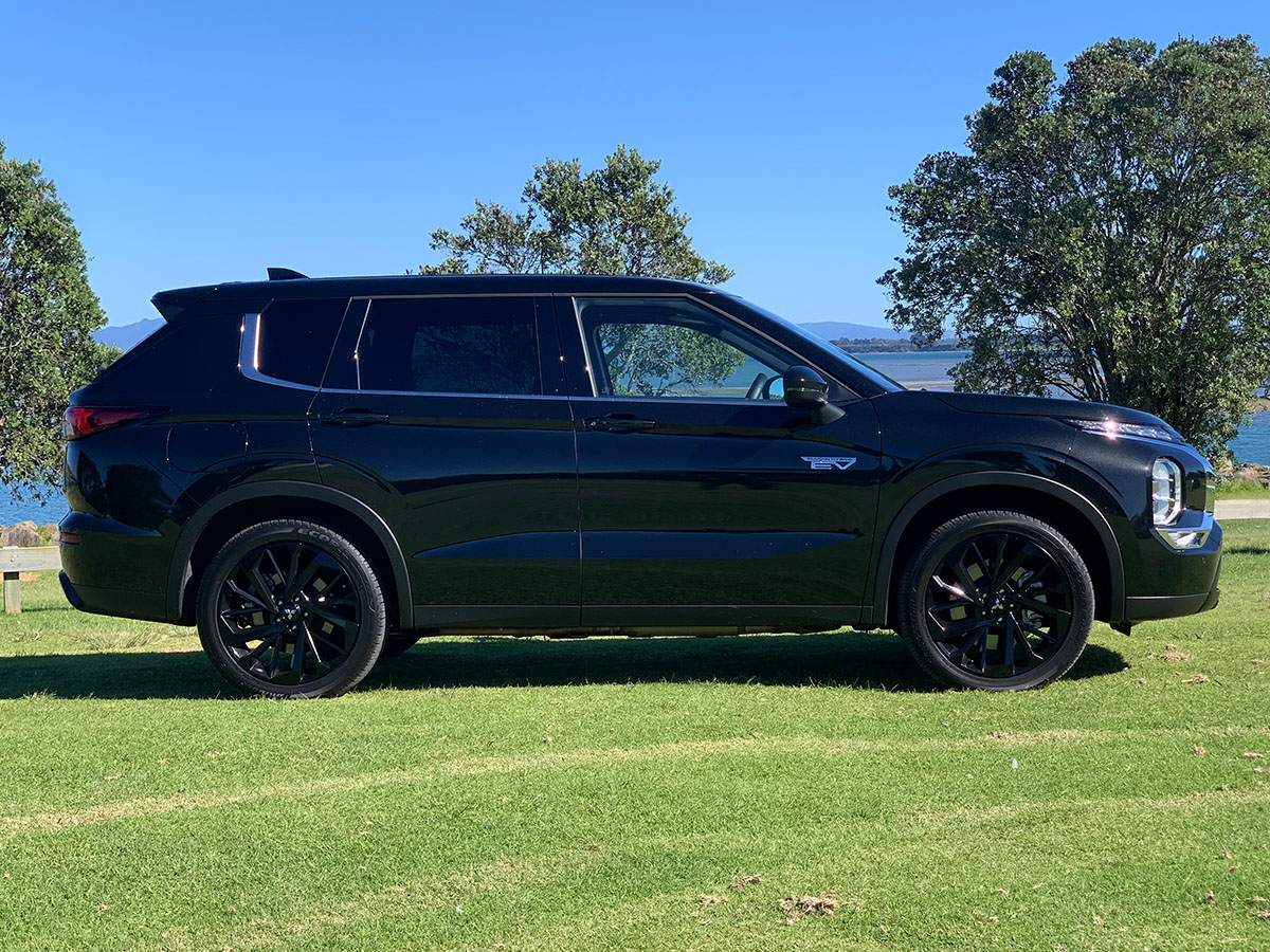 2023 Mitsubishi Outlander PHEV Sport 4WD Hybrid 7 Seater