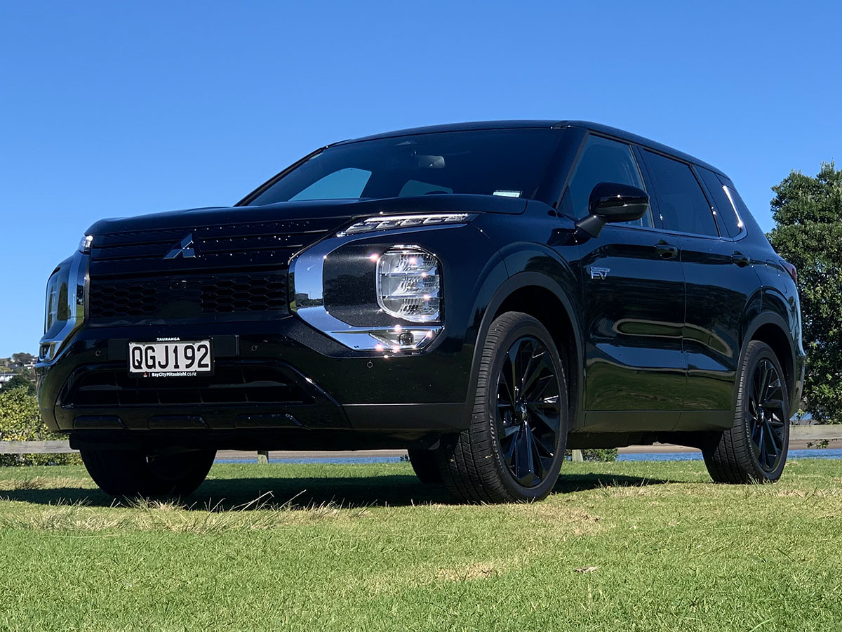 2023 Mitsubishi Outlander PHEV Sport 4WD Hybrid 7 Seater