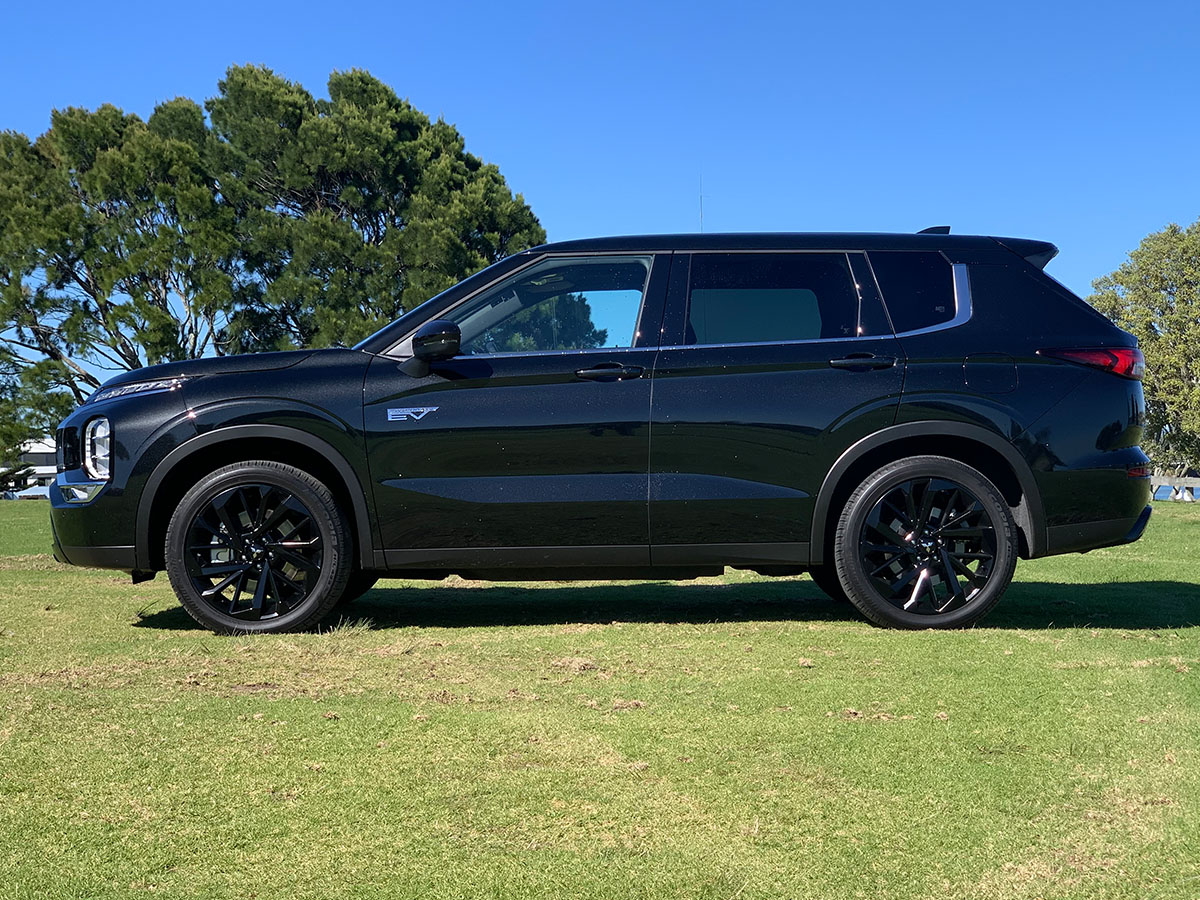2023 Mitsubishi Outlander PHEV Sport 4WD Hybrid 7 Seater